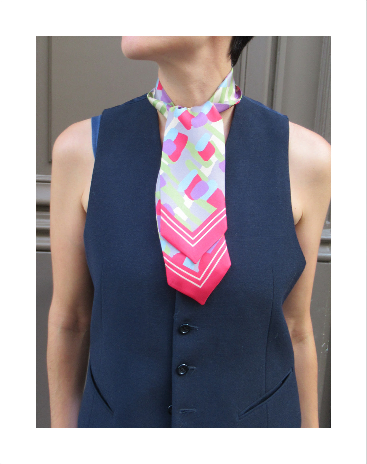 cravate femme soie motif abstrait